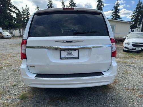 2014 Chrysler Town & Country Touring-L
