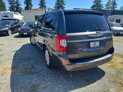 2015 Chrysler Town & Country LX
