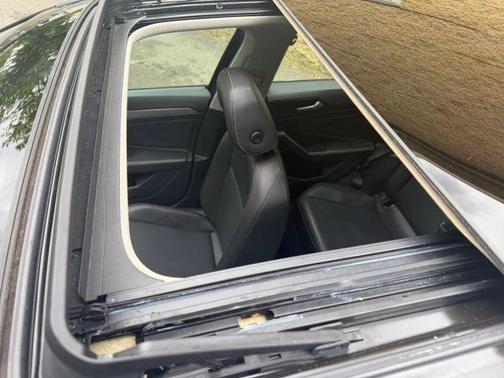 Black 2020 Volkswagen Jetta 1.4T SE