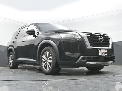 2023 Nissan Pathfinder SL 4WD