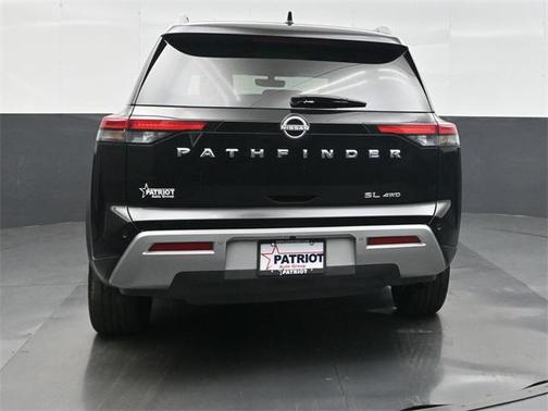 2023 Nissan Pathfinder SL 4WD