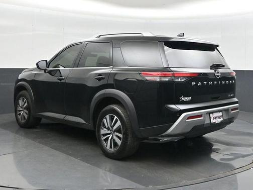 2023 Nissan Pathfinder SL 4WD
