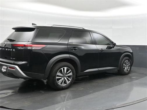 2023 Nissan Pathfinder SL 4WD