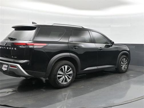 2023 Nissan Pathfinder SL 4WD