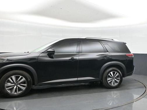 2023 Nissan Pathfinder SL 4WD
