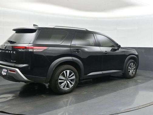 2023 Nissan Pathfinder SL 4WD