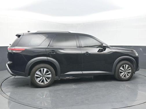 2023 Nissan Pathfinder SL 4WD