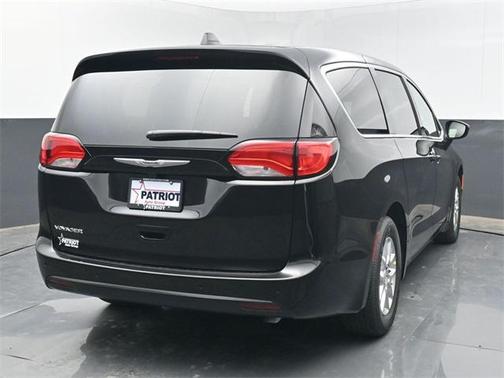 2026 Chrysler Voyager LX