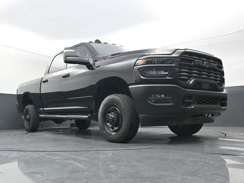 Diamond Black Crystal Pearlcoat 2025 RAM 2500 Tradesman Crew Cab 4x4 6'4' Box