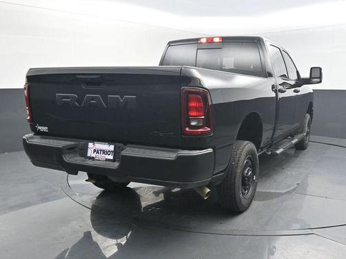 Diamond Black Crystal Pearlcoat 2025 RAM 2500 Tradesman Crew Cab 4x4 6'4' Box