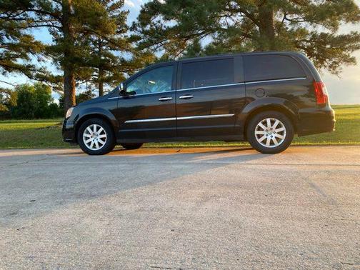 Brilliant Black Crystal Pearlcoat 2012 Chrysler Town & Country Touring-L
