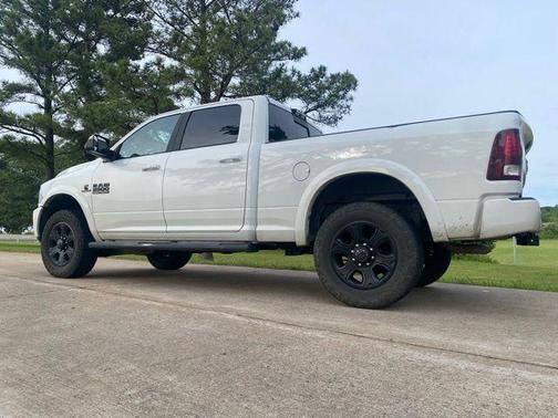 Bright White Clearcoat 2018 RAM 2500 Laramie Crew Cab 4x4 6'4' Box
