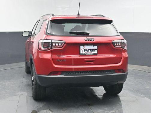Red Hot Pearlcoat 2026 Jeep Compass Latitude
