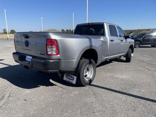 2024 RAM 3500 Tradesman Crew Cab 4x4 8' Box