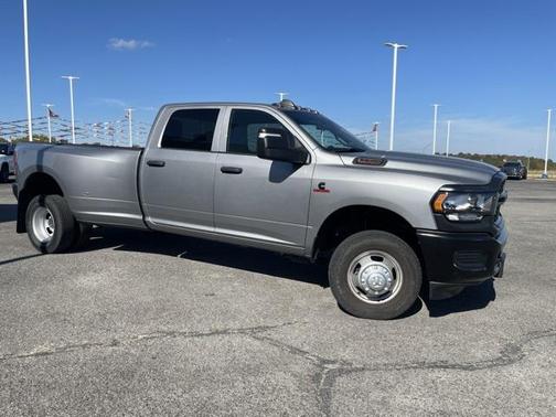 2024 RAM 3500 Tradesman Crew Cab 4x4 8' Box