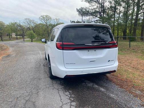 2024 Chrysler Pacifica Hybrid Select