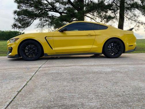 2016 Ford Shelby GT350 Base