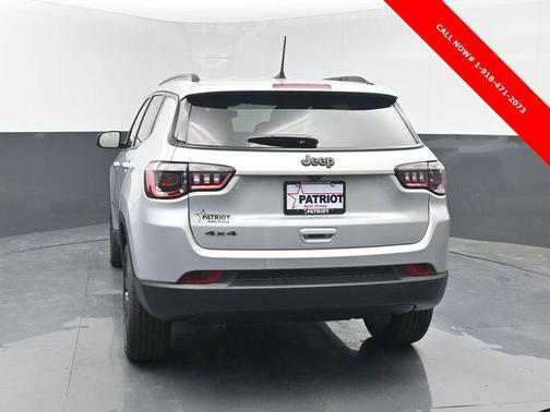 Silver Zynith Metallic Clearcoat 2026 Jeep Compass Latitude
