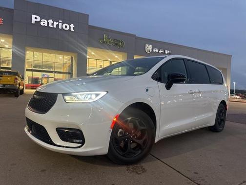 2024 Chrysler Pacifica Hybrid S Appearance Pkg