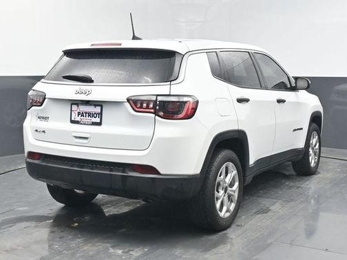 Bright White Clearcoat 2025 Jeep Compass Sport