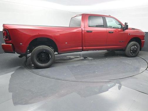 Molten Red Pearlcoat 2026 RAM 3500 Big Horn Crew Cab 4x4 8' Box
