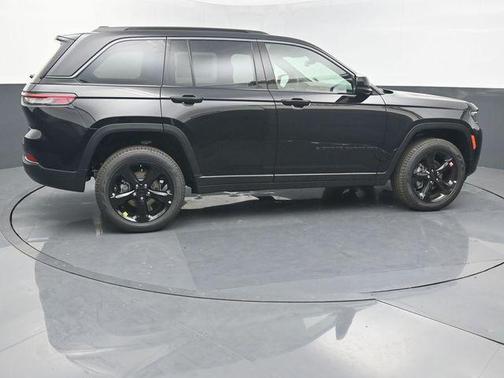 Diamond Black Crystal Pearlcoat 2026 Jeep Grand Cherokee Limited