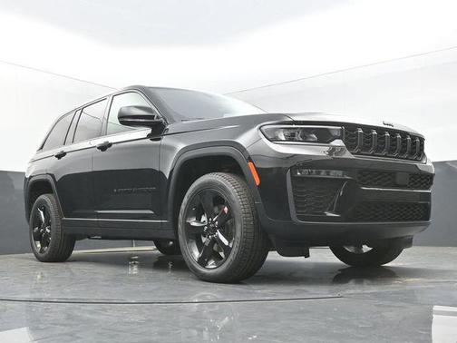 Diamond Black Crystal Pearlcoat 2026 Jeep Grand Cherokee Limited