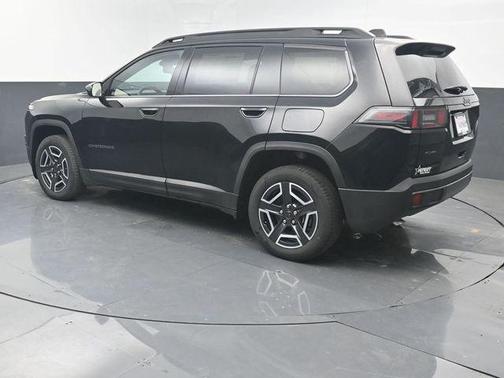 Diamond Black Crystal Pearlcoat 2026 Jeep Cherokee Laredo 4x4