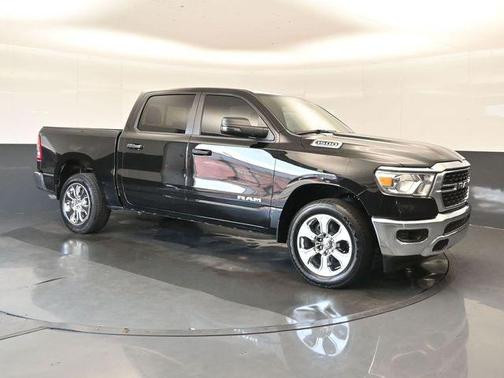 Diamond Black Crystal Pearlcoat 2024 RAM 1500 Big Horn/Lone Star