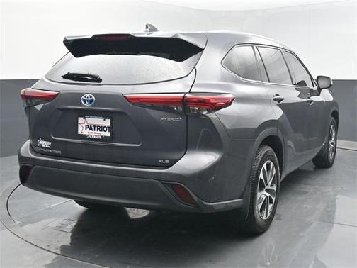 2022 Toyota Highlander Hybrid XLE