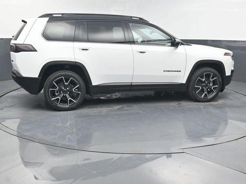 Bright White Clearcoat 2026 Jeep Cherokee Overland