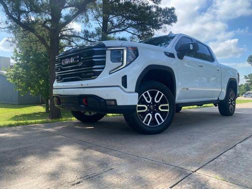 Summit White 2025 GMC Sierra 1500 AT4