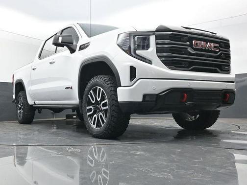Summit White 2025 GMC Sierra 1500 AT4
