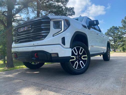Summit White 2025 GMC Sierra 1500 AT4