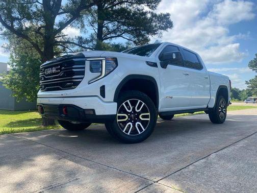 Summit White 2025 GMC Sierra 1500 AT4