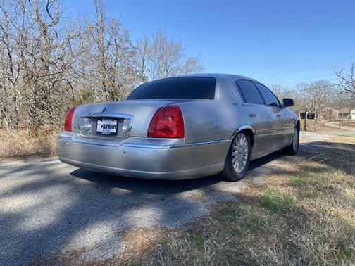 2005 Lincoln Town Car Signature