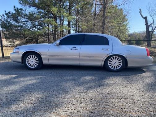 2005 Lincoln Town Car Signature