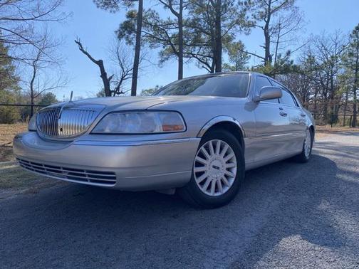 2005 Lincoln Town Car Signature