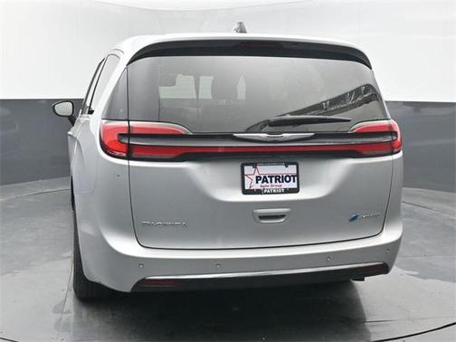 2024 Chrysler Pacifica Hybrid Select