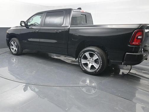 Diamond Black Crystal Pearlcoat 2026 RAM 1500 Express