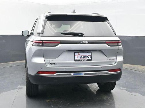 Silver Zynith 2025 Jeep Grand Cherokee Laredo