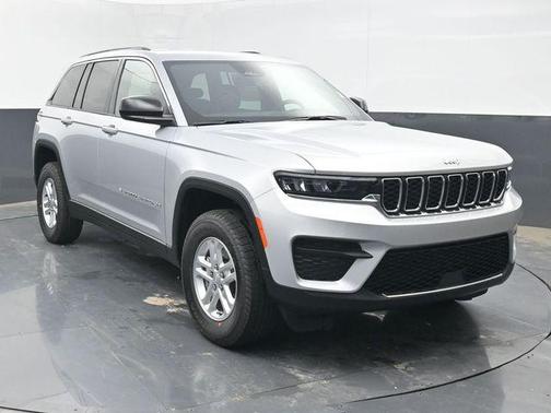 Silver Zynith 2025 Jeep Grand Cherokee Laredo