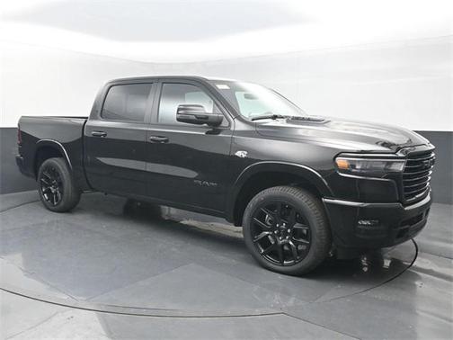 Diamond Black Crystal Pearlcoat 2026 RAM 1500 Laramie