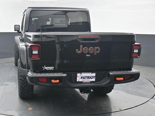 Black Clearcoat 2026 Jeep Gladiator Mojave X 4x4