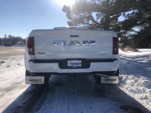 2026 RAM 3500 Limited Crew Cab 4x4 8' Box