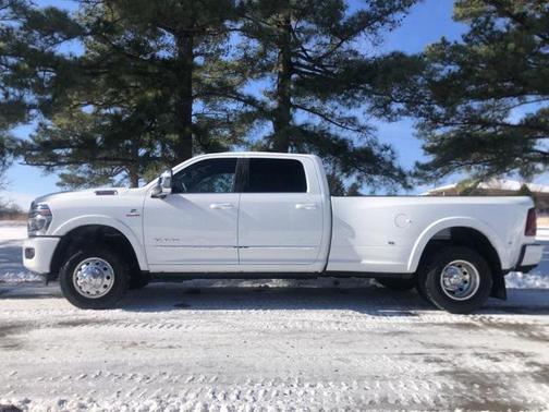2026 RAM 3500 Limited Crew Cab 4x4 8' Box