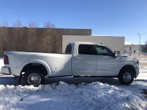 2026 RAM 3500 Limited Crew Cab 4x4 8' Box