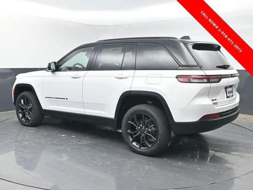 Bright White Clearcoat 2025 Jeep Grand Cherokee Limited
