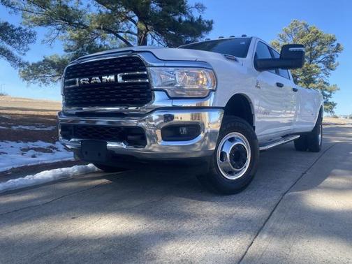2024 RAM 3500 Big Horn Crew Cab 4x4 8' Box