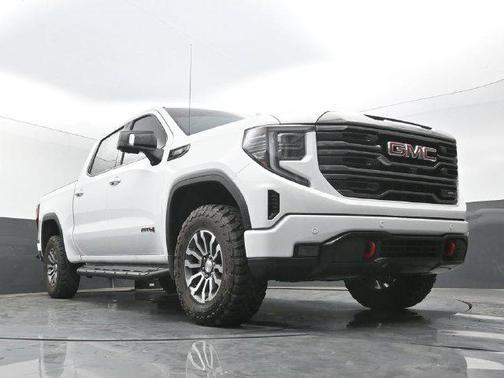 Summit White 2023 GMC Sierra 1500 AT4